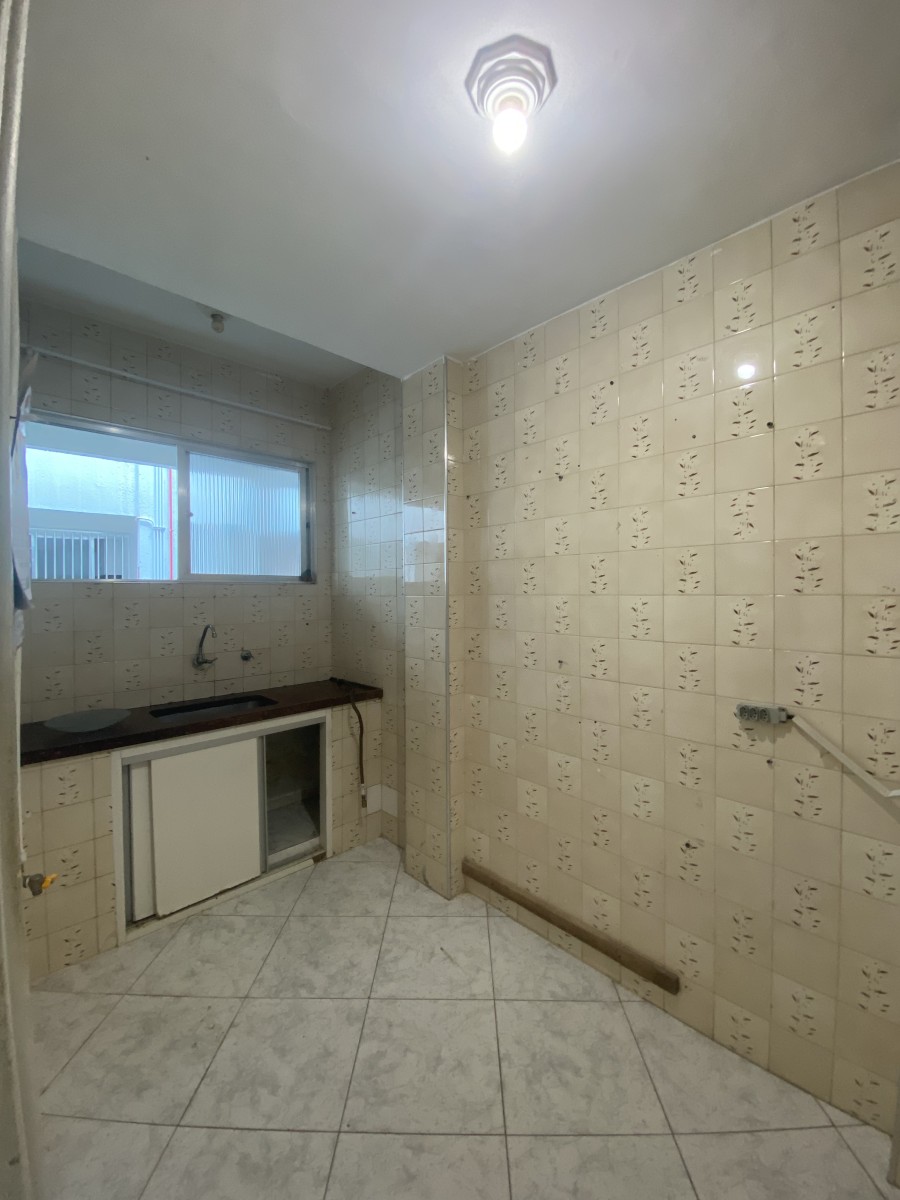 Apartamento Amplo com 2 Dormitórios – A uma quadra e meia da Praia do Gonzaguinha, São Vicente- SP