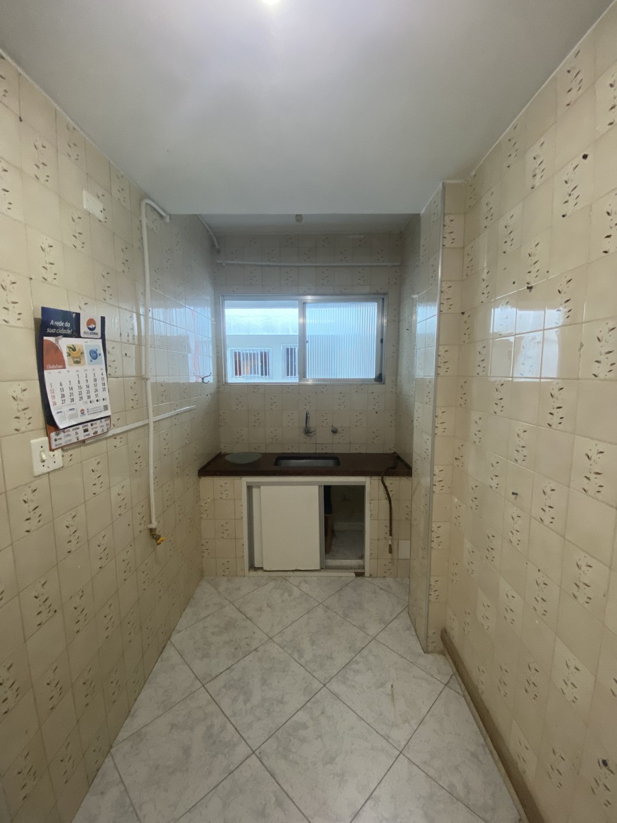 Apartamento Amplo com 2 Dormitórios – A uma quadra e meia da Praia do Gonzaguinha, São Vicente- SP