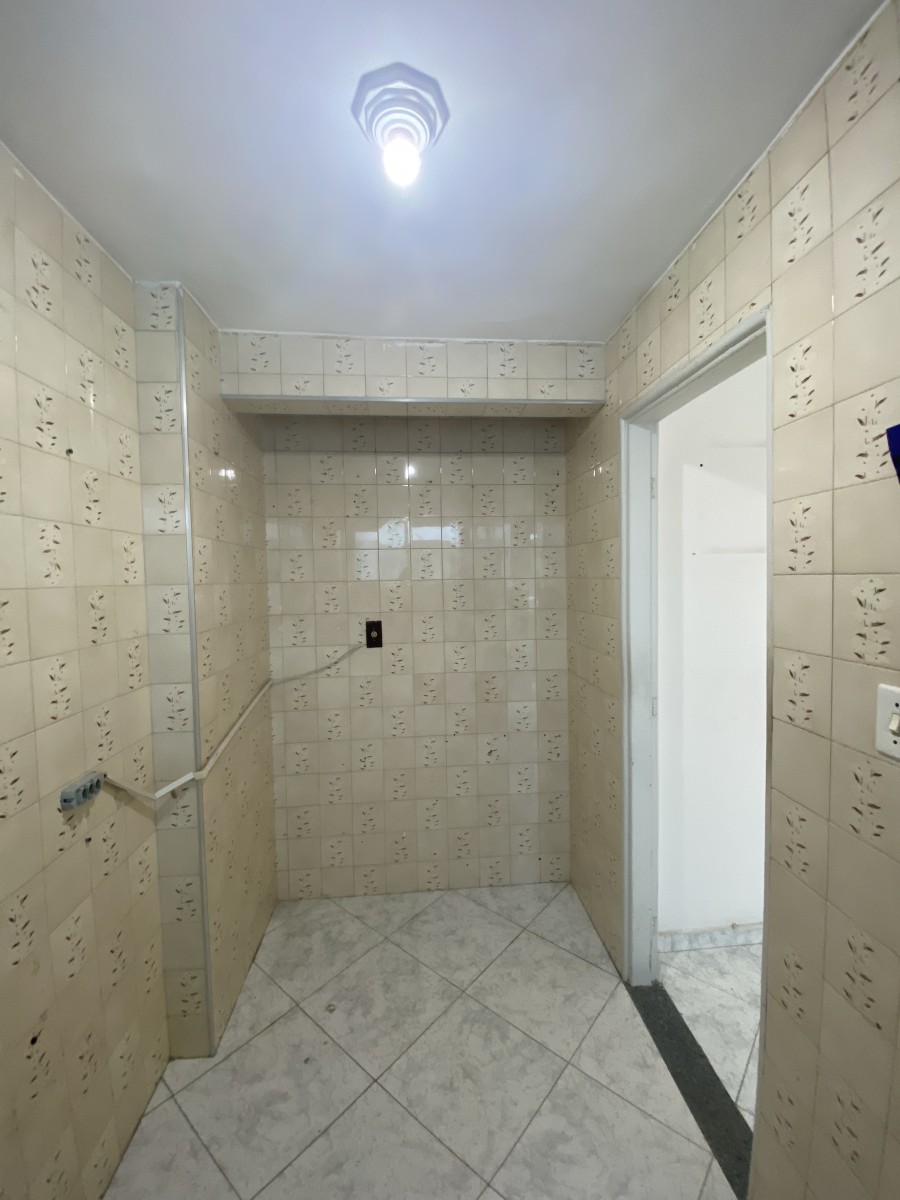 Apartamento Amplo com 2 Dormitórios – A uma quadra e meia da Praia do Gonzaguinha, São Vicente- SP