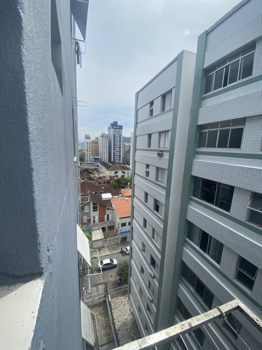 Apartamento Amplo com 2 Dormitórios – A uma quadra e meia da Praia do Gonzaguinha, São Vicente- SP