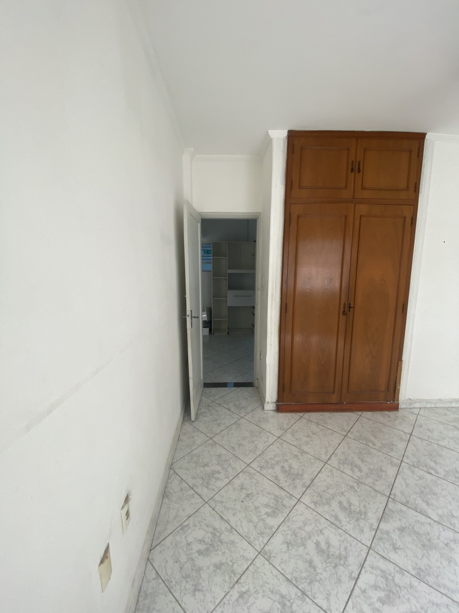 Apartamento Amplo com 2 Dormitórios – A uma quadra e meia da Praia do Gonzaguinha, São Vicente- SP