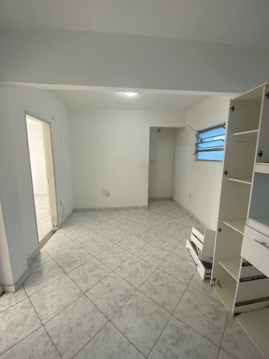 Apartamento Amplo com 2 Dormitórios – A uma quadra e meia da Praia do Gonzaguinha, São Vicente- SP