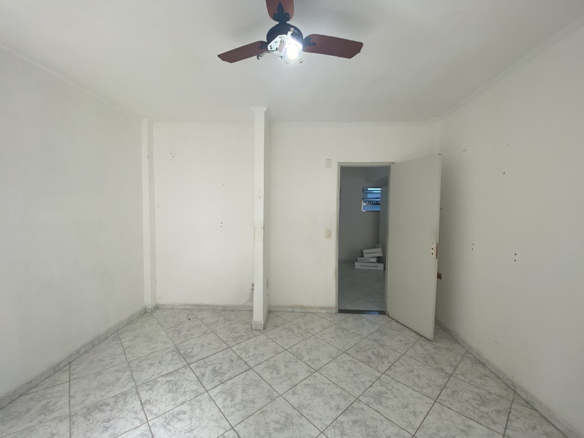 Apartamento Amplo com 2 Dormitórios – A uma quadra e meia da Praia do Gonzaguinha, São Vicente- SP