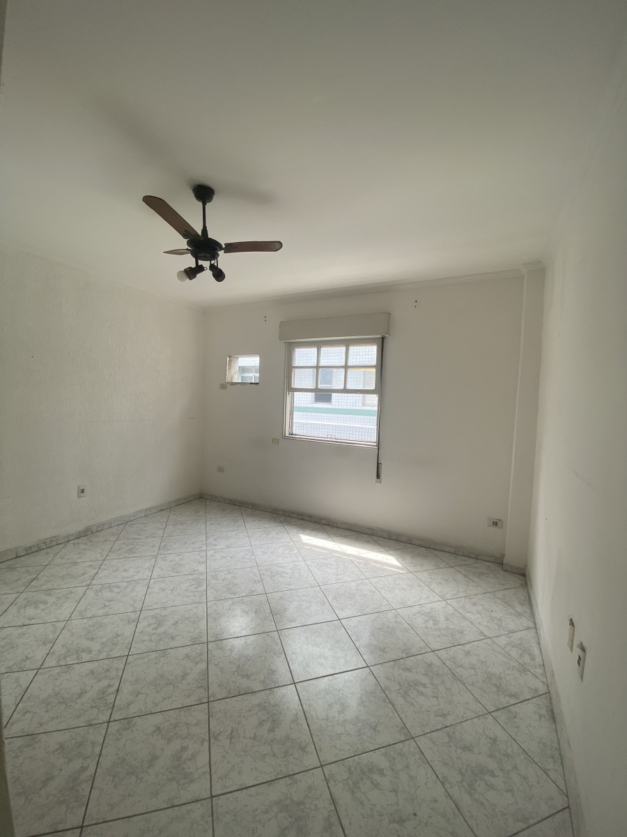 Apartamento Amplo com 2 Dormitórios – A uma quadra e meia da Praia do Gonzaguinha, São Vicente- SP