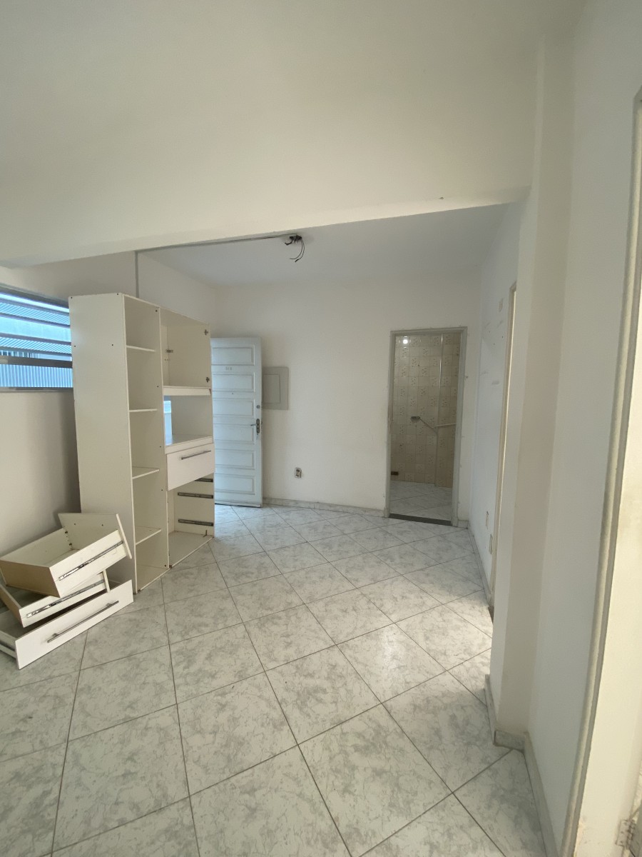 Apartamento Amplo com 2 Dormitórios – A uma quadra e meia da Praia do Gonzaguinha, São Vicente- SP