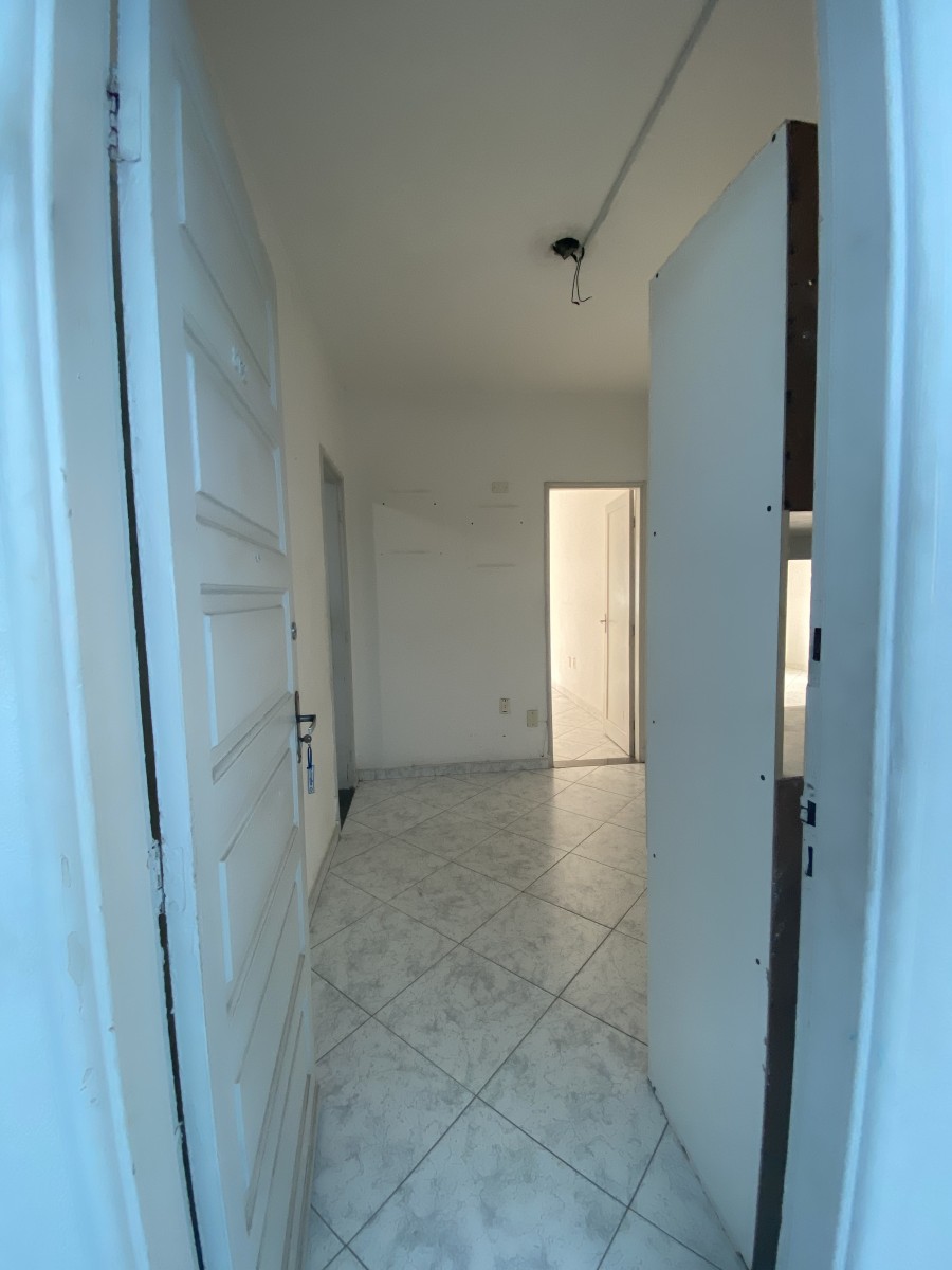 Apartamento Amplo com 2 Dormitórios – A uma quadra e meia da Praia do Gonzaguinha, São Vicente- SP