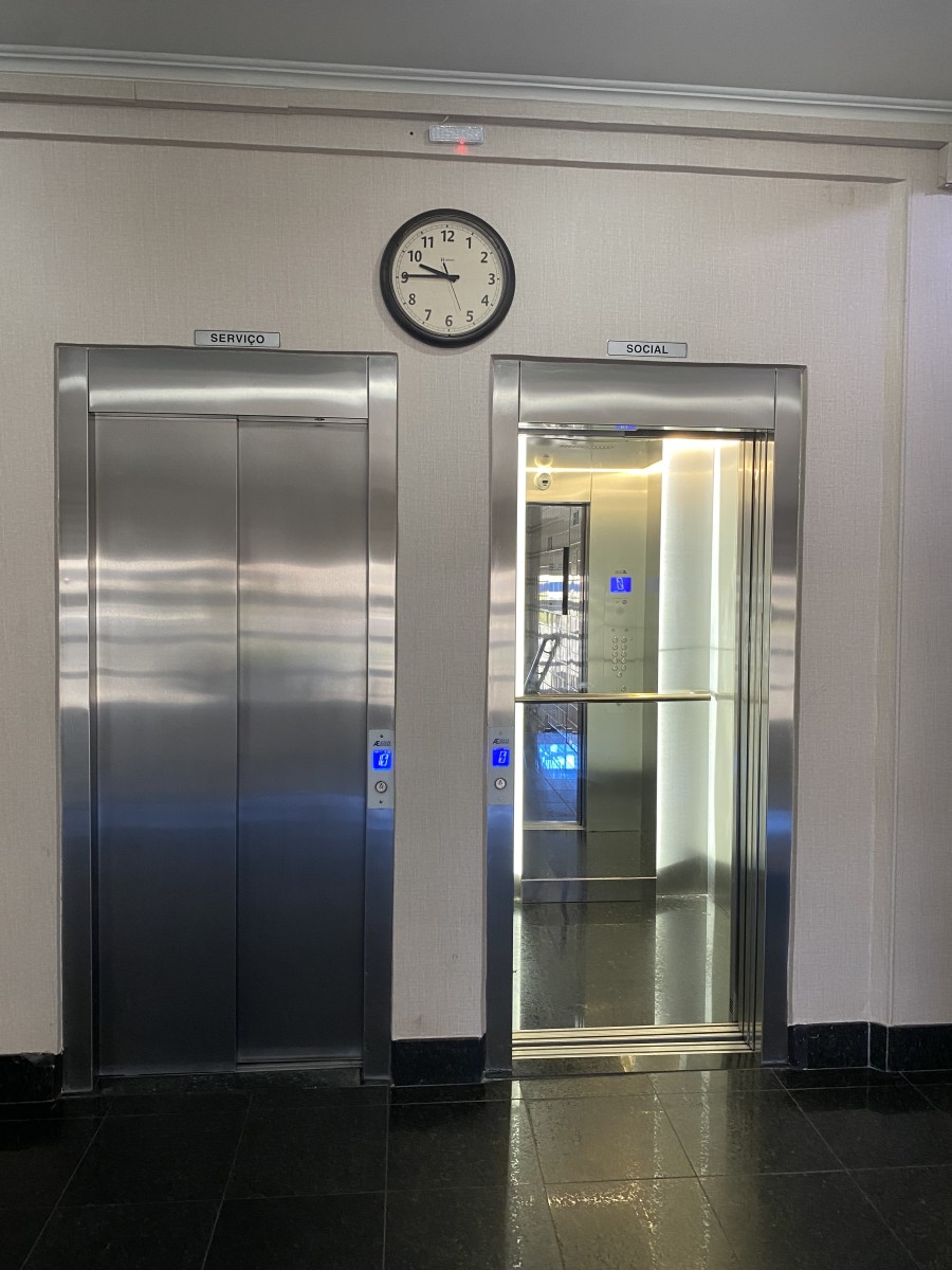 Apartamento Amplo com 2 Dormitórios – A uma quadra e meia da Praia do Gonzaguinha, São Vicente- SP