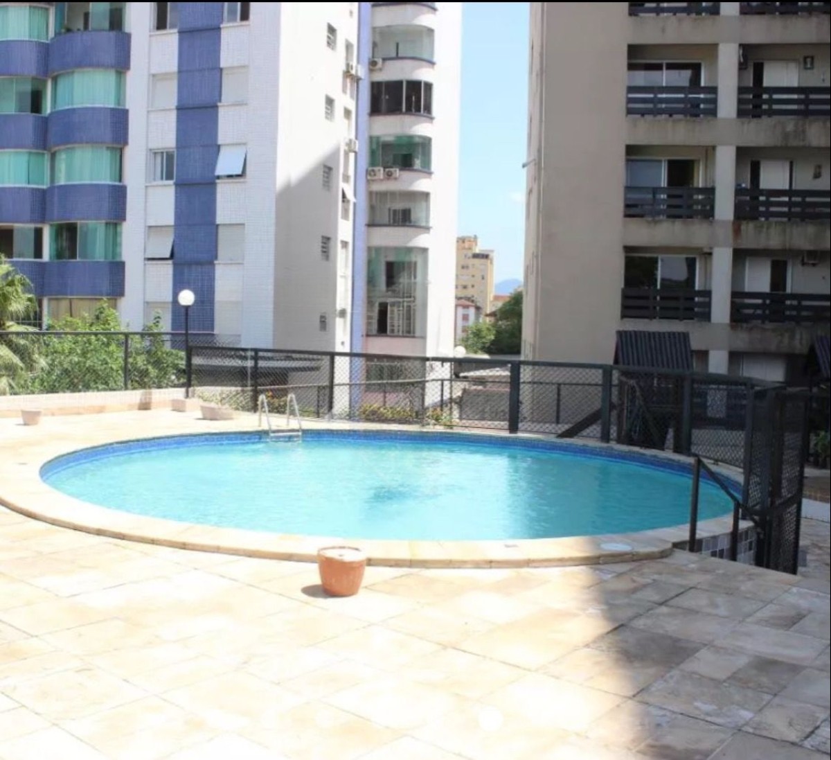 Apartamento à venda Sala Living com garagem em São Vicente/SP.