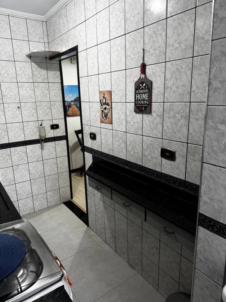 Apartamento à Venda na Praia do Gonzaguinha – 1 Dormitório Mobiliado Prédio Frente ao Mar