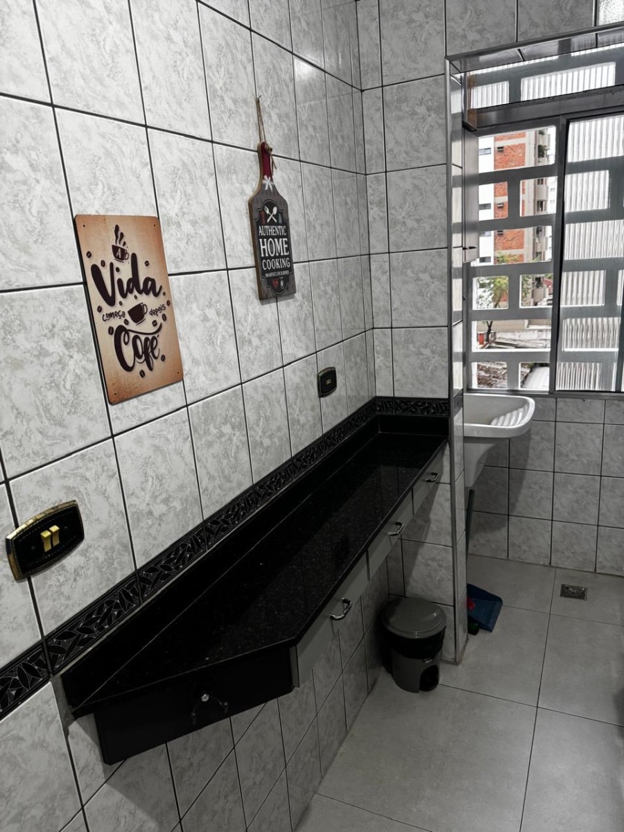 Apartamento à Venda na Praia do Gonzaguinha – 1 Dormitório Mobiliado Prédio Frente ao Mar