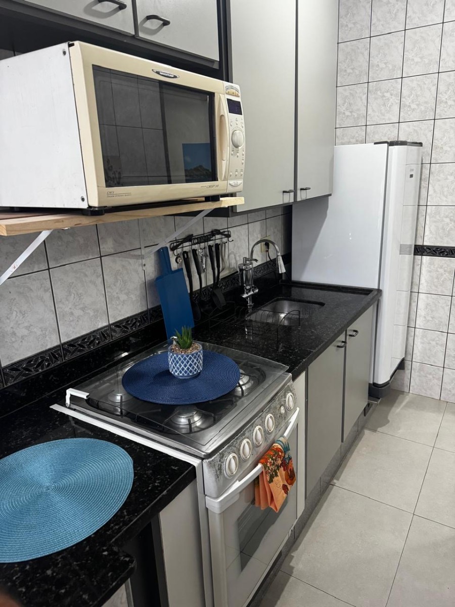 Apartamento à Venda na Praia do Gonzaguinha – 1 Dormitório Mobiliado Prédio Frente ao Mar