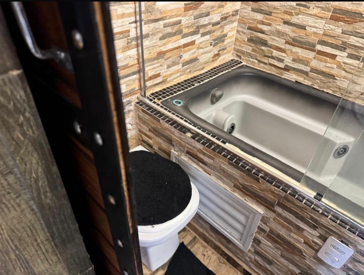 Apartamento à venda sala living com garagem em São Vicente/SP.