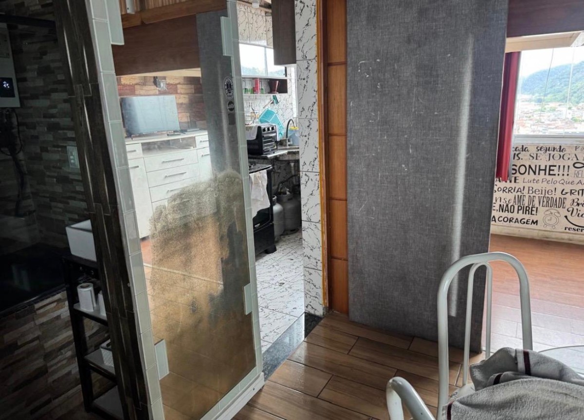 Apartamento à venda sala living com garagem em São Vicente/SP.