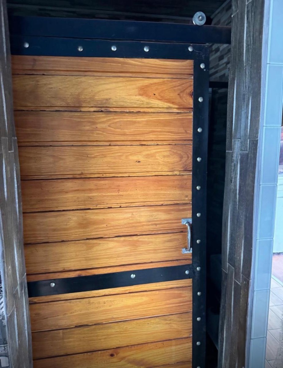 Apartamento à venda sala living com garagem em São Vicente/SP.