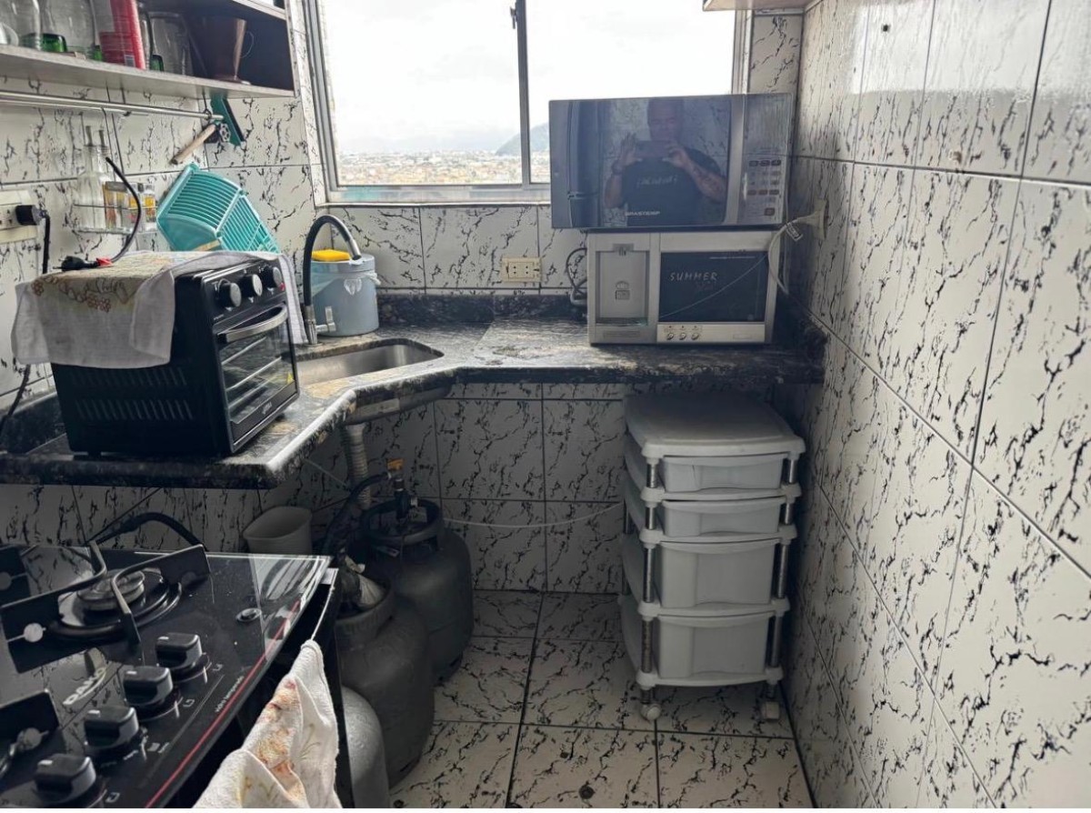 Apartamento à venda sala living com garagem em São Vicente/SP.