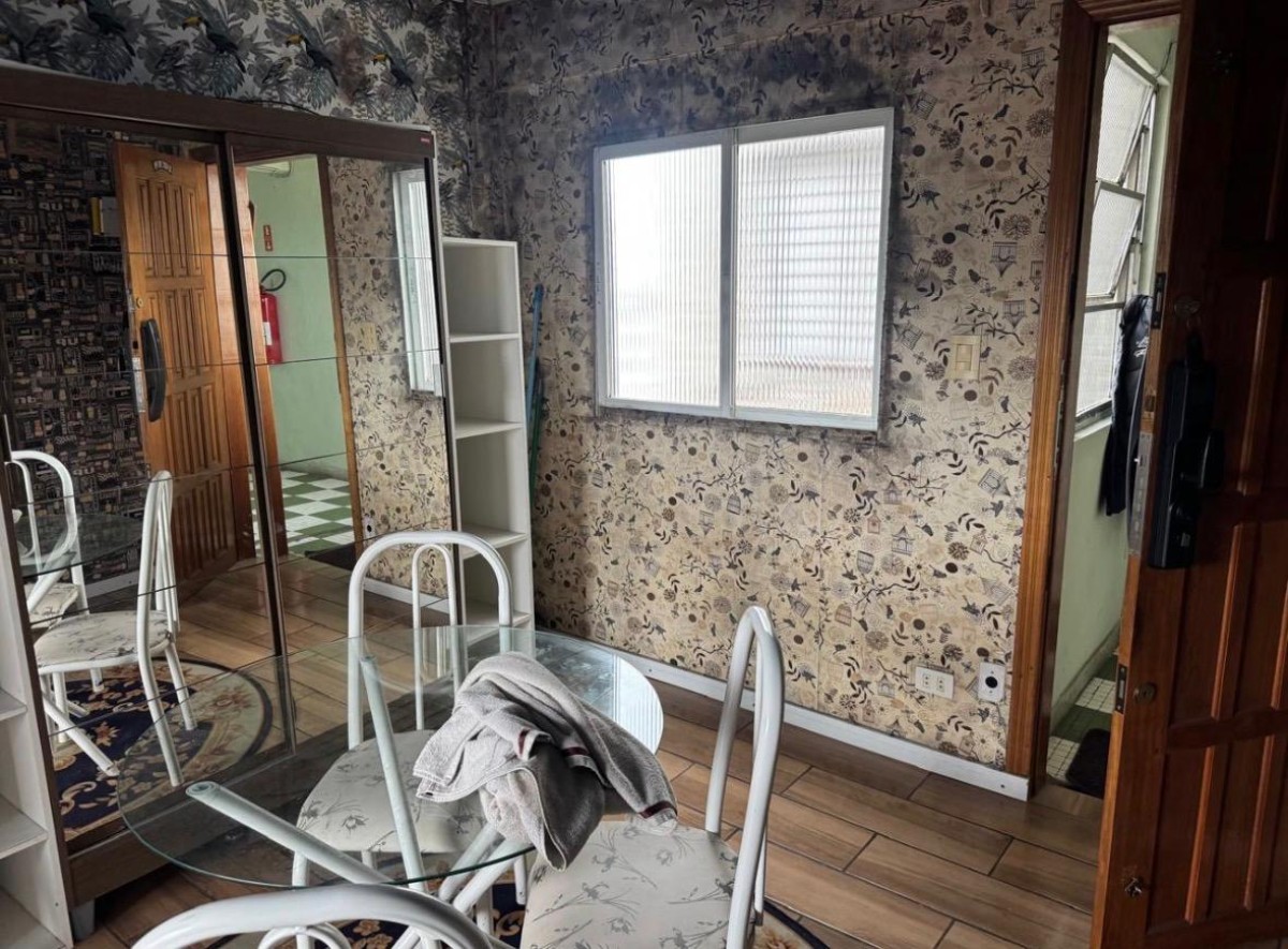 Apartamento à venda sala living com garagem em São Vicente/SP.