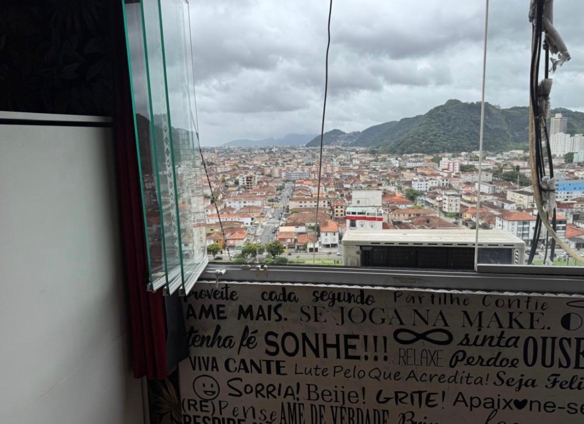 Apartamento à venda sala living com garagem em São Vicente/SP.