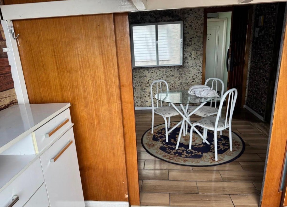 Apartamento à venda sala living com garagem em São Vicente/SP.