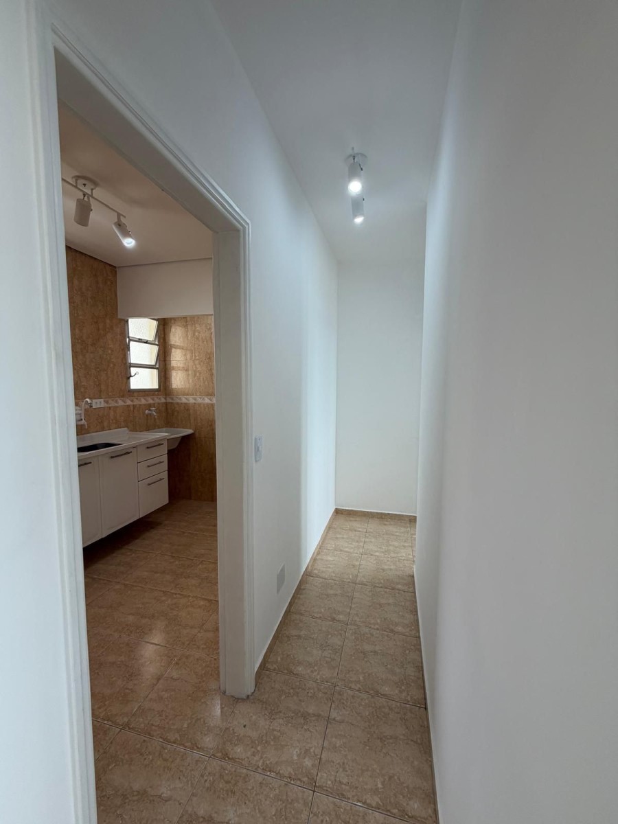 Apartamento à venda de 2 dormitórios com garagem em São Vicente/SP.