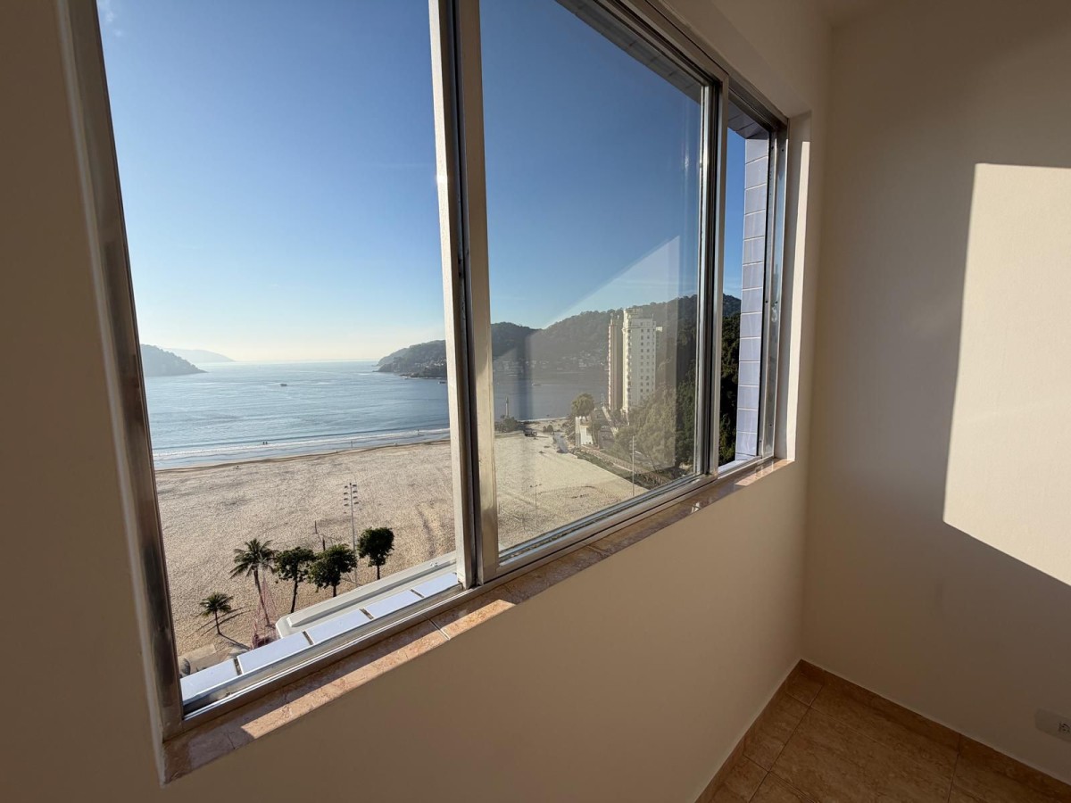 Apartamento à venda de 2 dormitórios com garagem em São Vicente/SP.