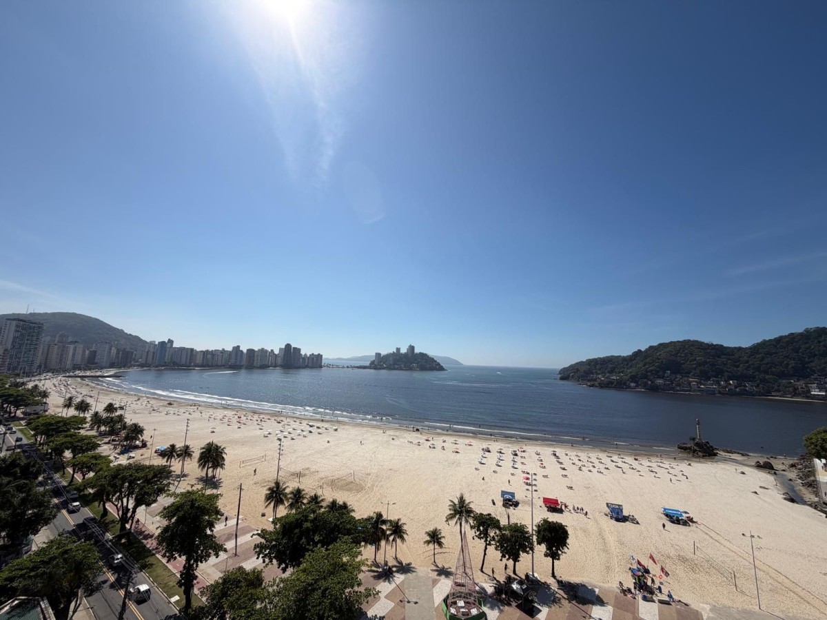 Apartamento à venda de 2 dormitórios com garagem em São Vicente/SP.