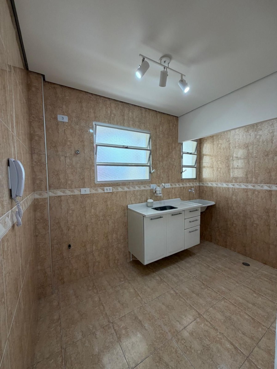 Apartamento à venda de 2 dormitórios com garagem em São Vicente/SP.