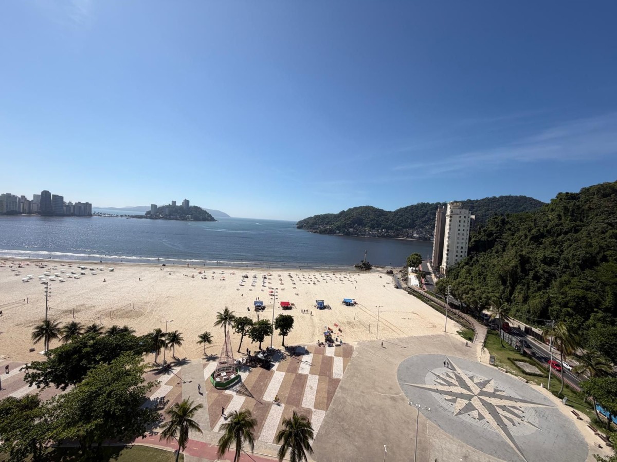 Apartamento à venda de 2 dormitórios com garagem em São Vicente/SP.