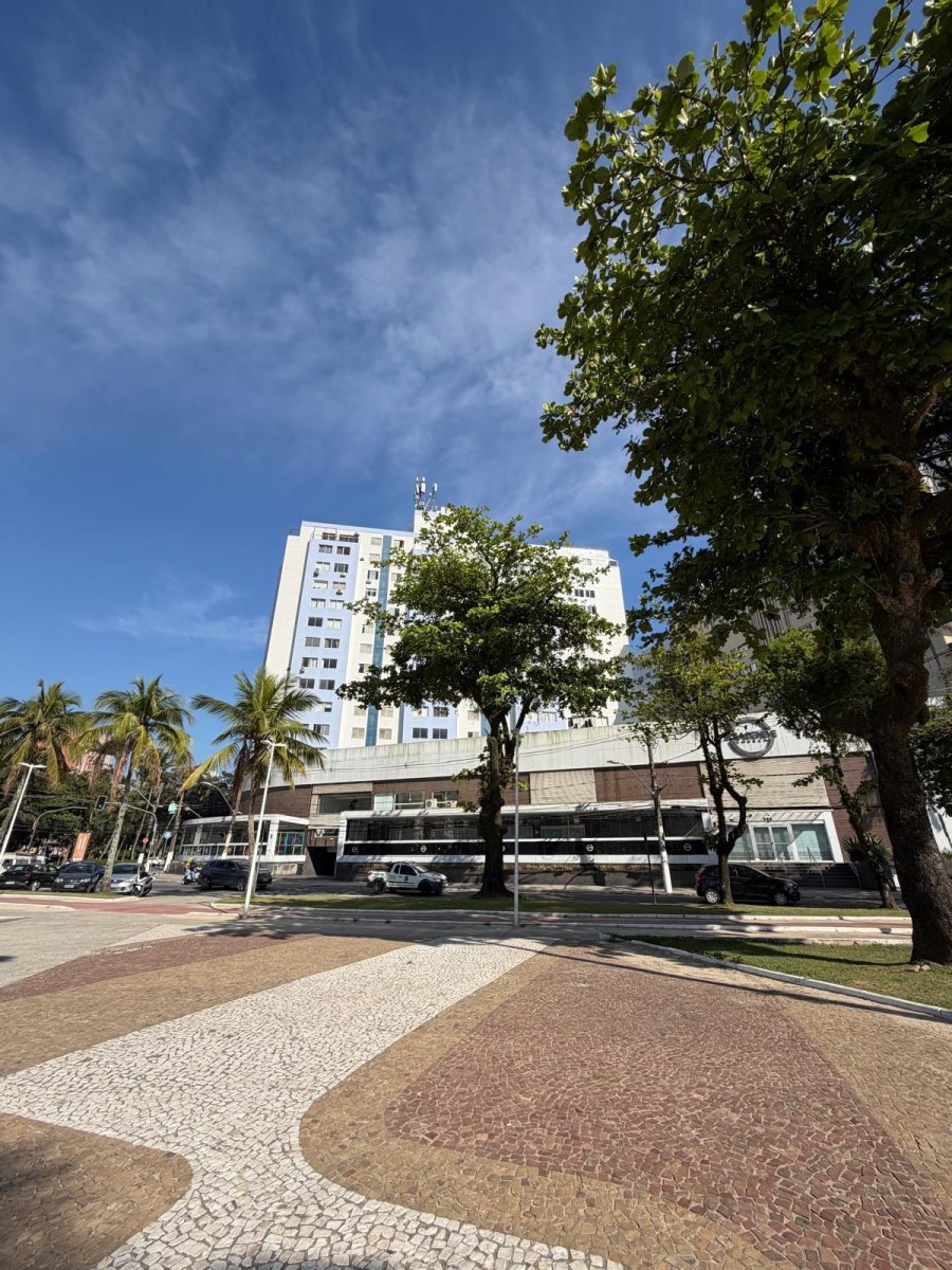 Apartamento à venda de 2 dormitórios com garagem em São Vicente/SP.