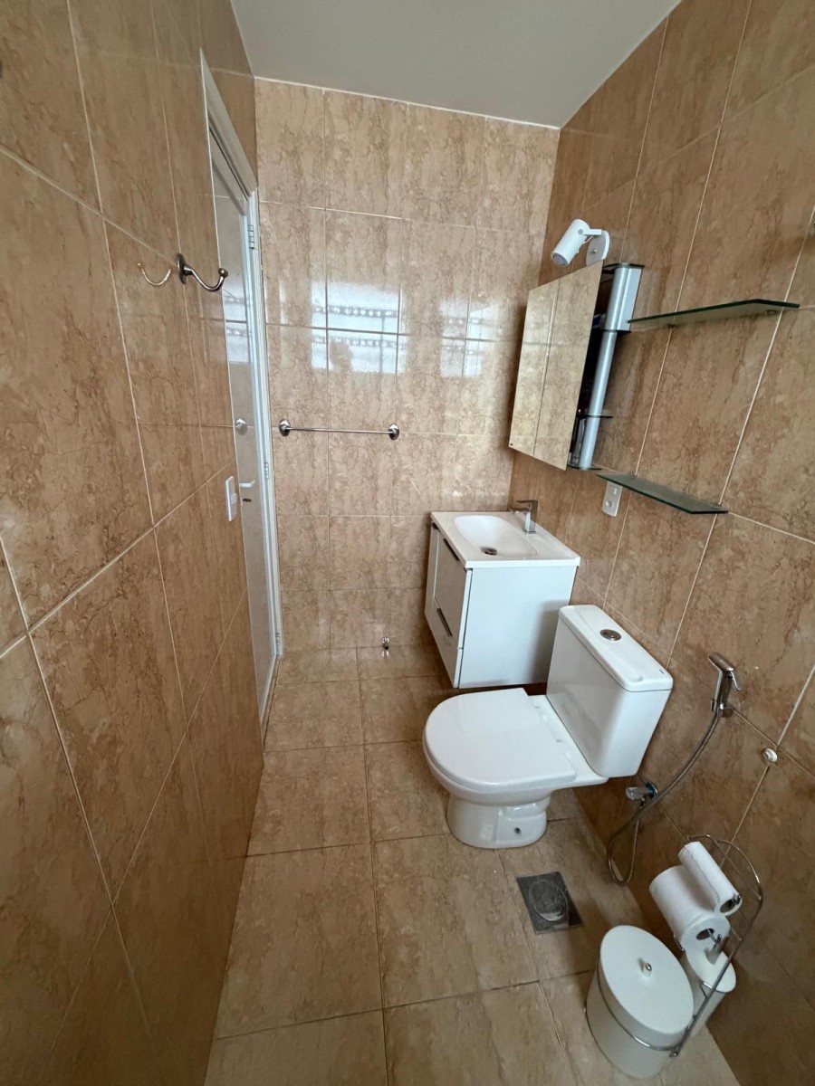 Apartamento à venda de 2 dormitórios com garagem em São Vicente/SP.