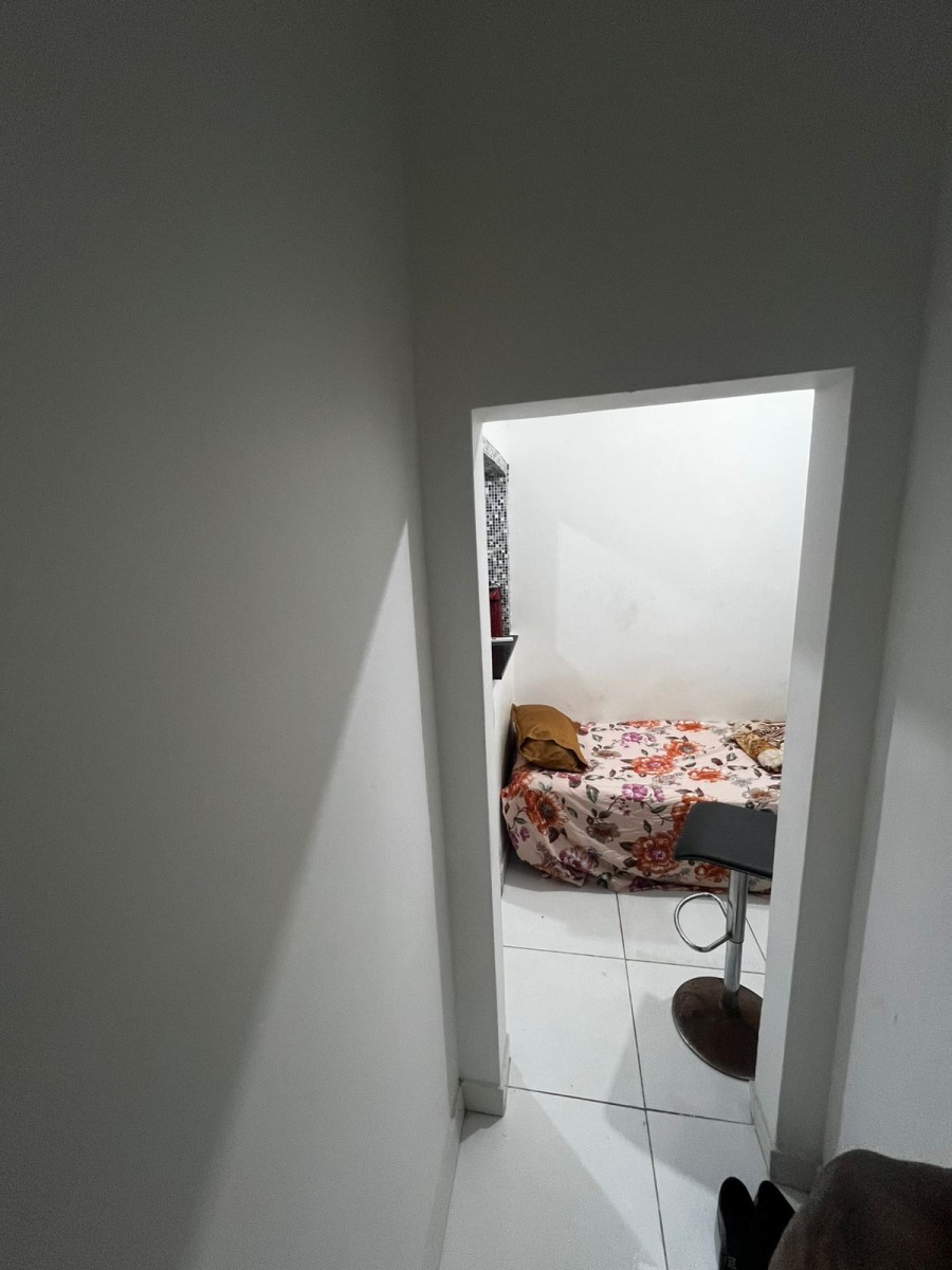 Apartamento à venda de 1 dormitório com garagem em São Vicente/SP.