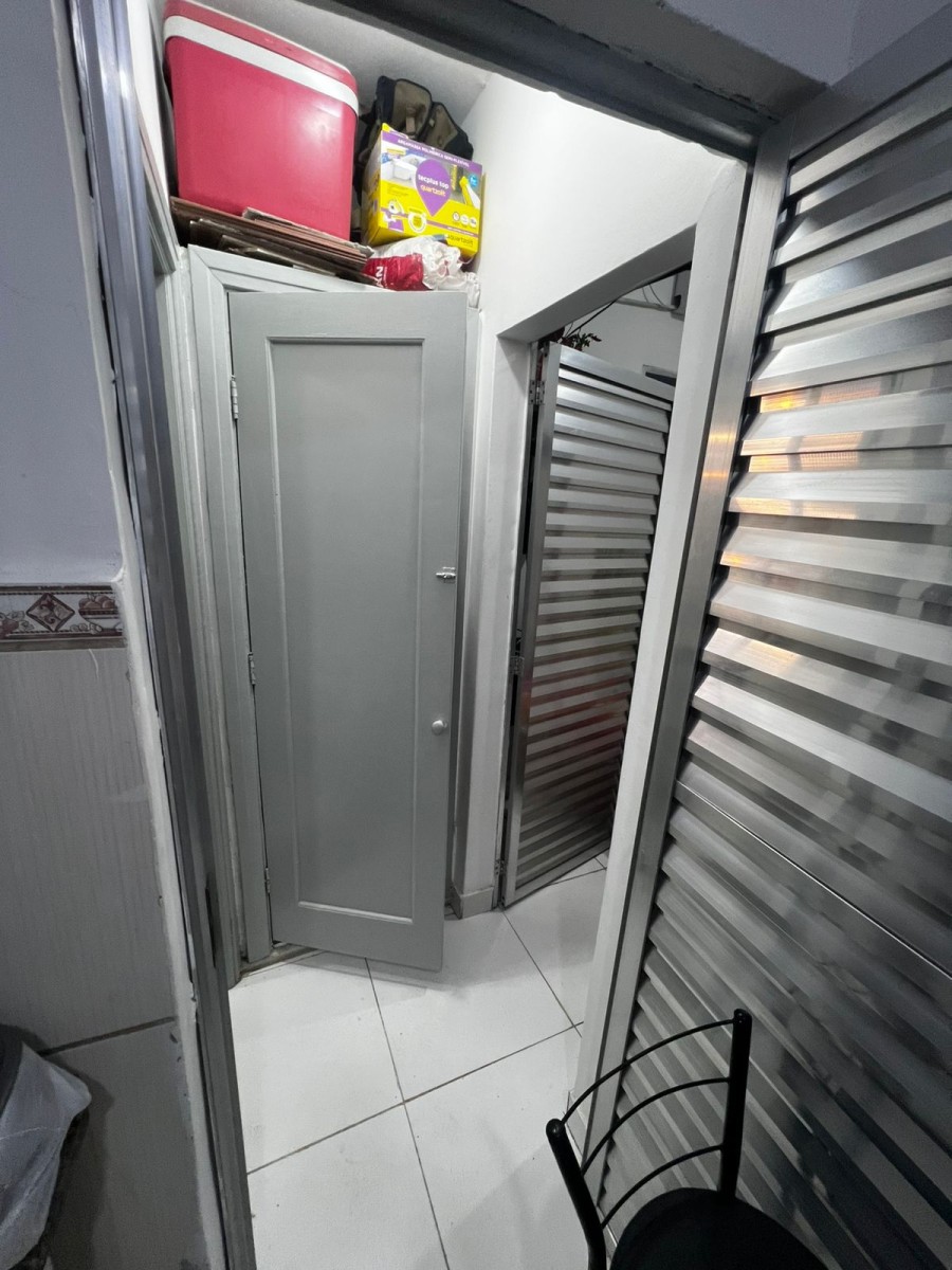 Apartamento à venda de 1 dormitório com garagem em São Vicente/SP.