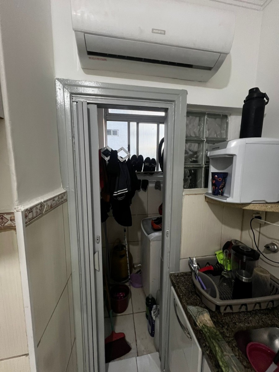 Apartamento à venda de 1 dormitório com garagem em São Vicente/SP.