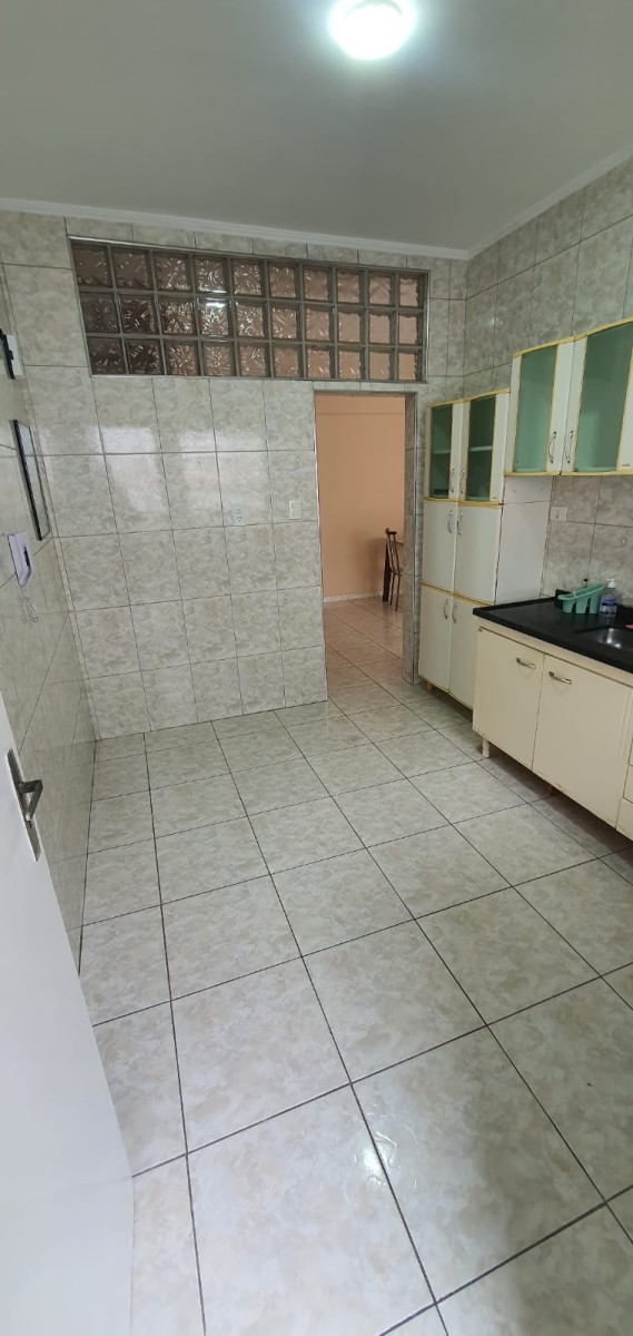 Apartamento à venda de 1 dormitório com garagem em São Vicente/SP.