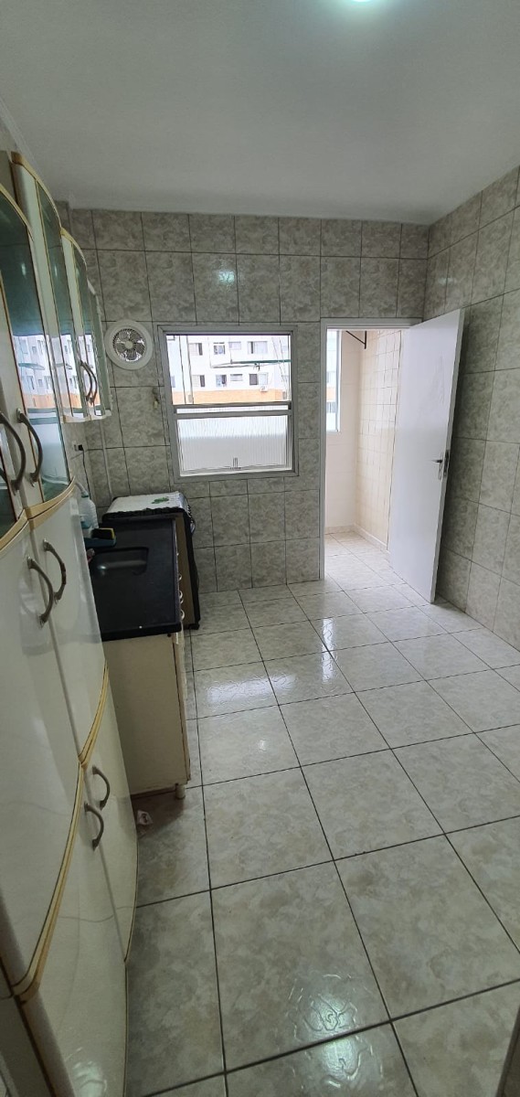 Apartamento à venda de 1 dormitório com garagem em São Vicente/SP.