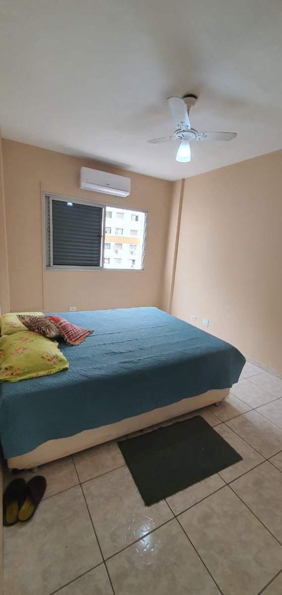 Apartamento à venda de 1 dormitório com garagem em São Vicente/SP.