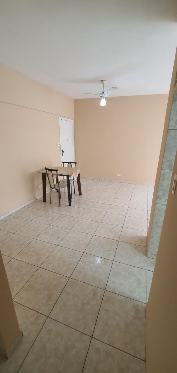 Apartamento à venda de 1 dormitório com garagem em São Vicente/SP.