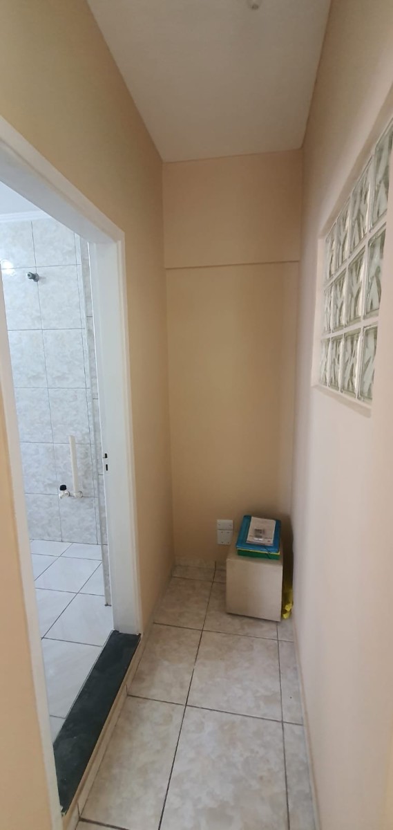 Apartamento à venda de 1 dormitório com garagem em São Vicente/SP.