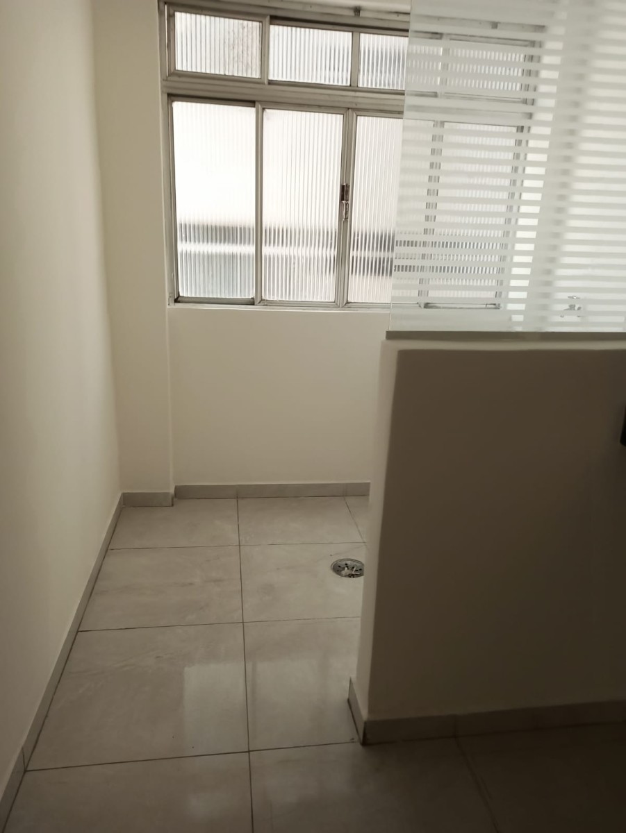Apartamento à venda de 1 dormitório com garagem em São Vicente/ SP
