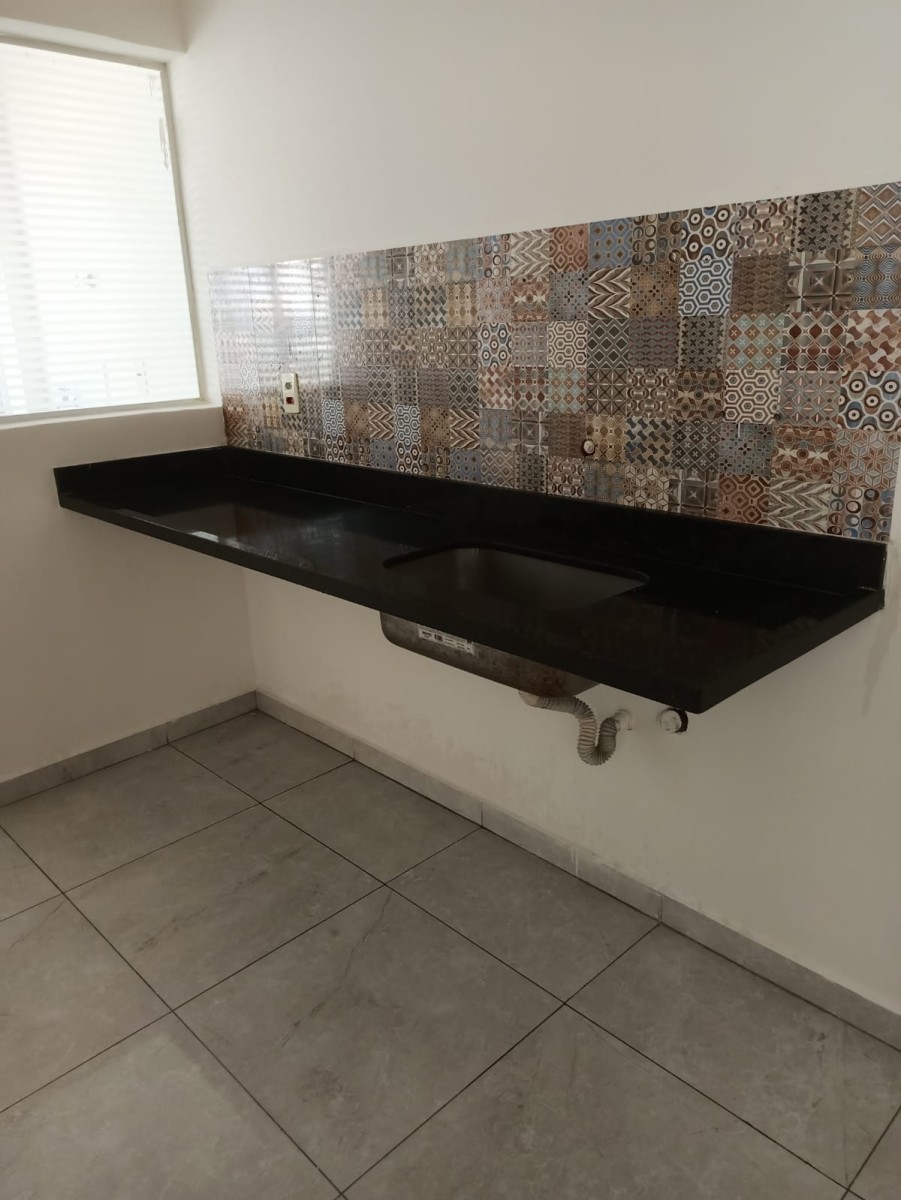 Apartamento à venda de 1 dormitório com garagem em São Vicente/ SP
