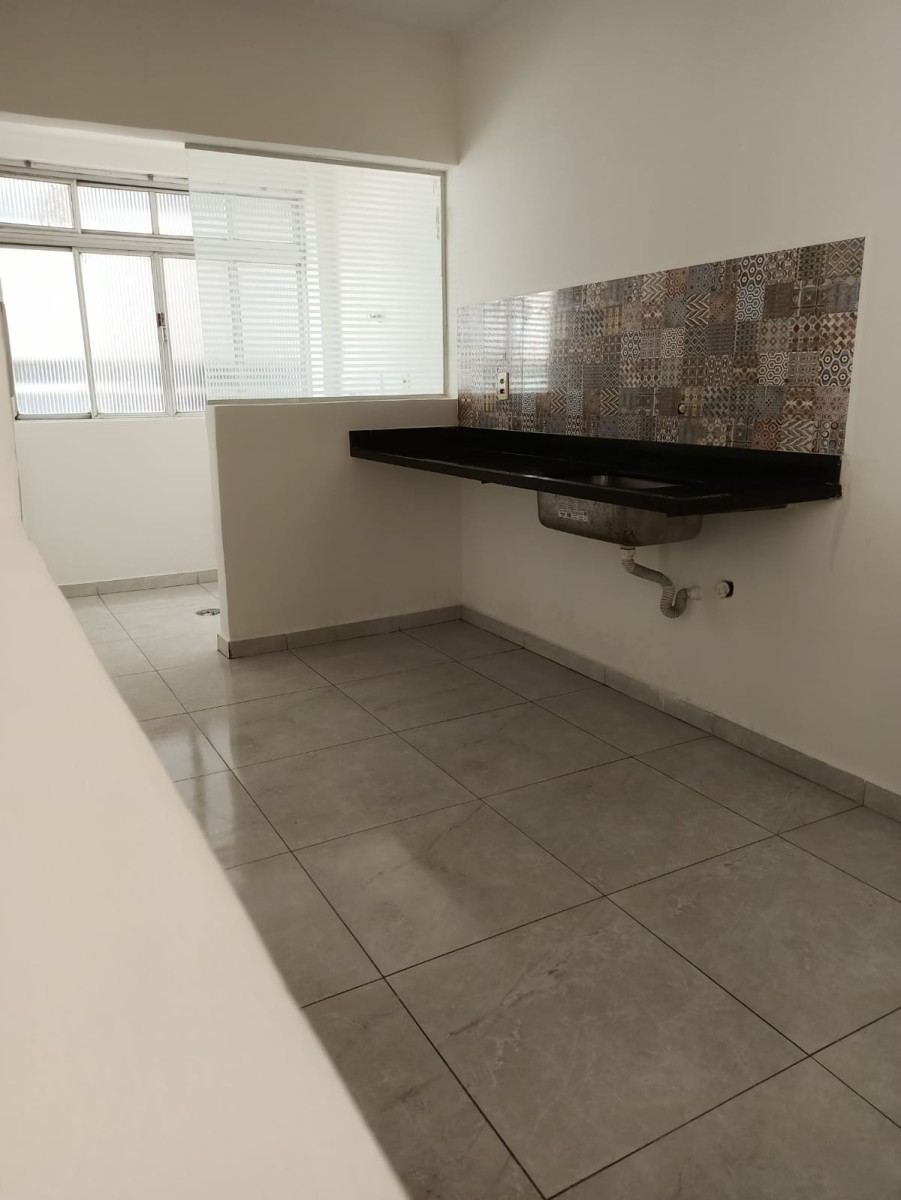 Apartamento à venda de 1 dormitório com garagem em São Vicente/ SP