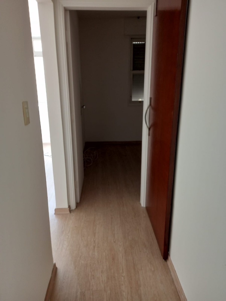 Apartamento à venda de 1 dormitório com garagem em São Vicente/ SP