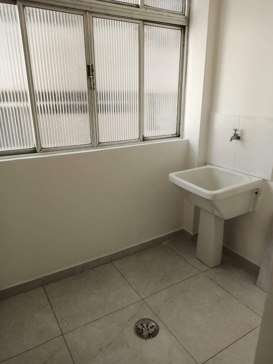 Apartamento à venda de 1 dormitório com garagem em São Vicente/ SP