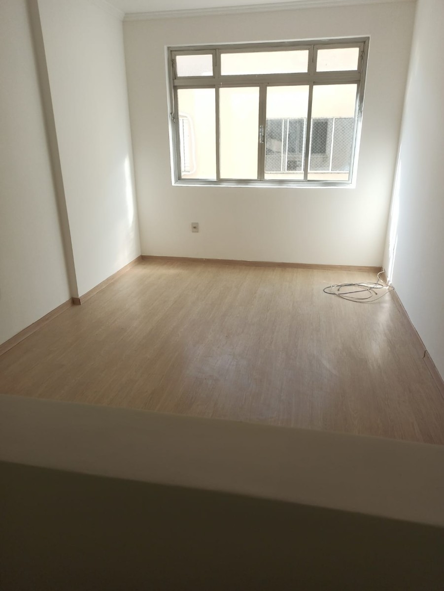 Apartamento à venda de 1 dormitório com garagem em São Vicente/ SP