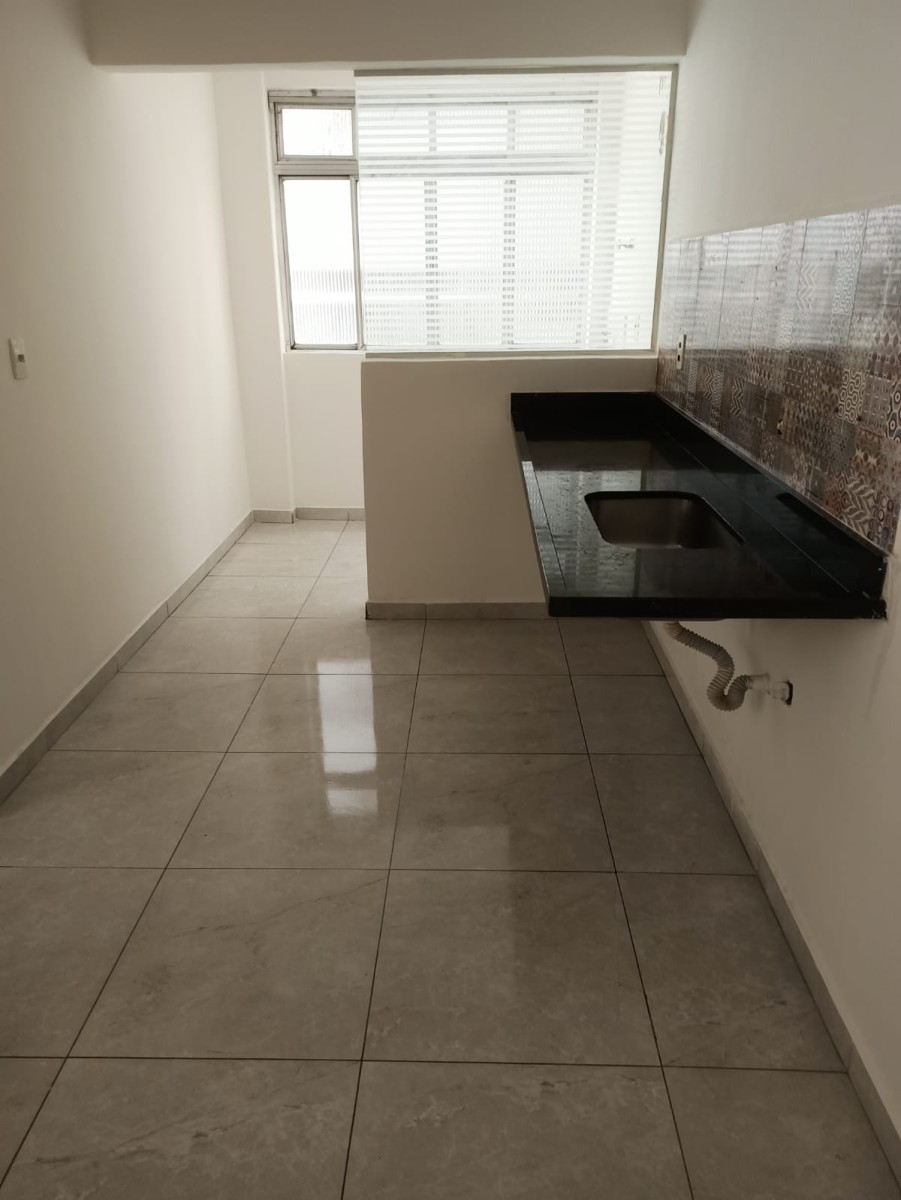 Apartamento à venda de 1 dormitório com garagem em São Vicente/ SP