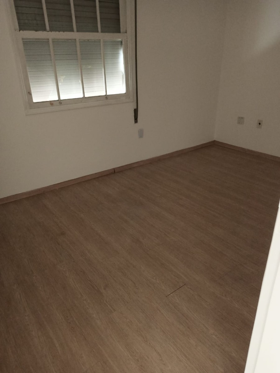Apartamento à venda de 1 dormitório com garagem em São Vicente/ SP