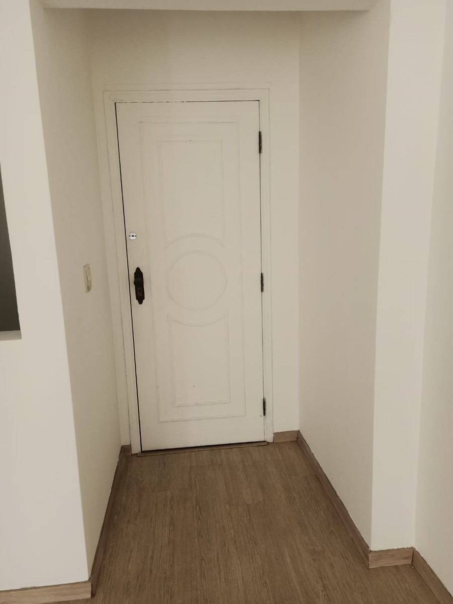 Apartamento à venda de 1 dormitório com garagem em São Vicente/ SP