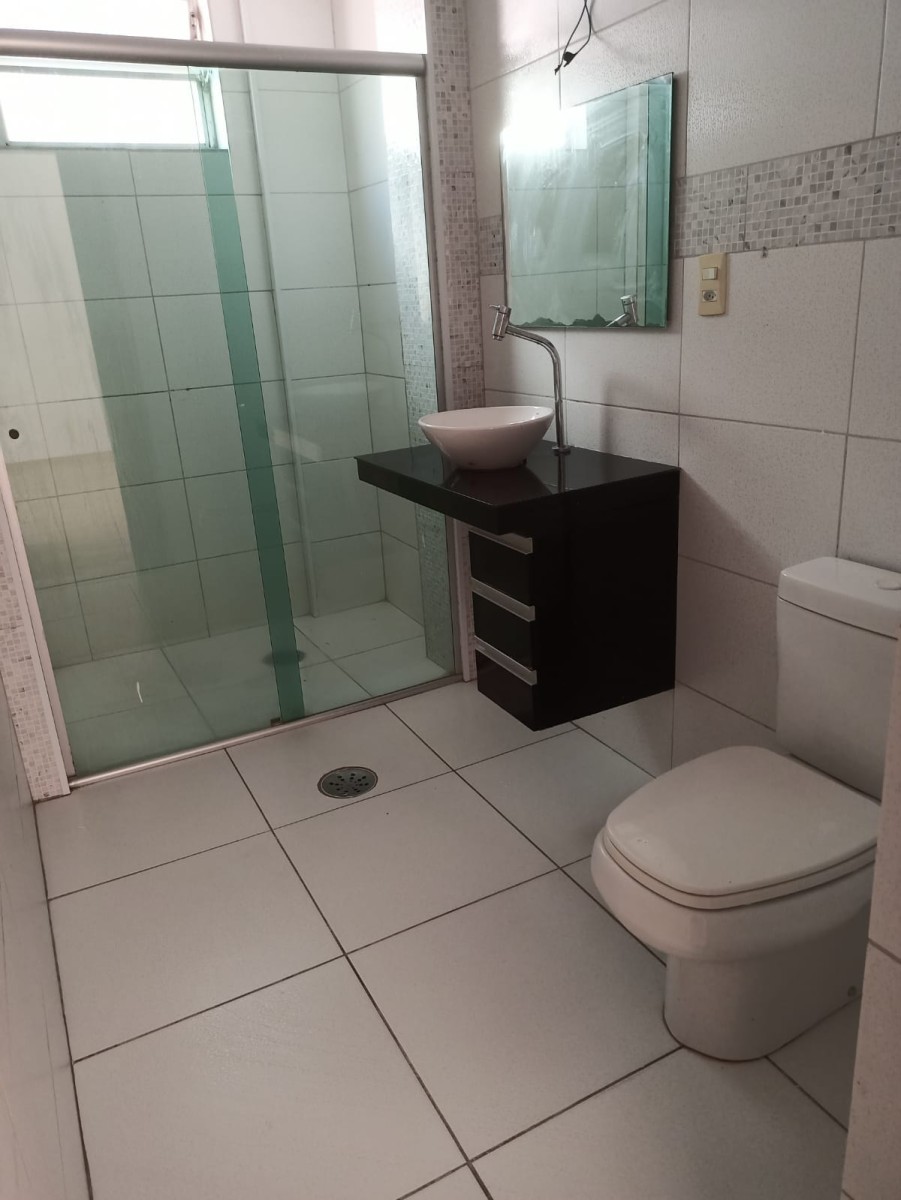 Apartamento à venda de 1 dormitório com garagem em São Vicente/ SP