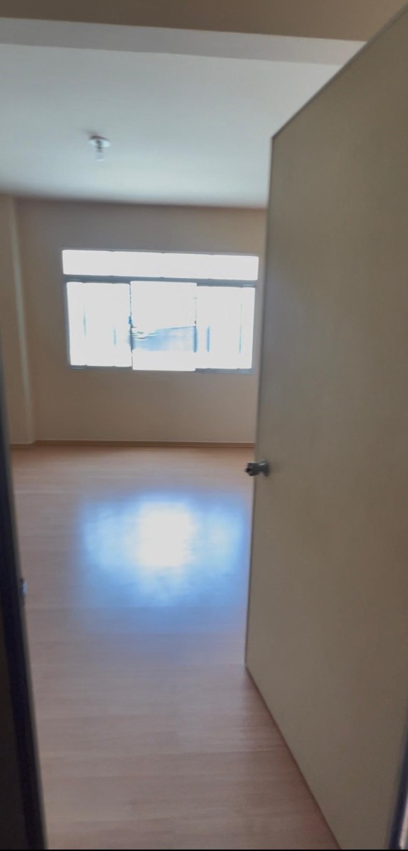 Sala Comercial à Venda no Centro de São Vicente - SP