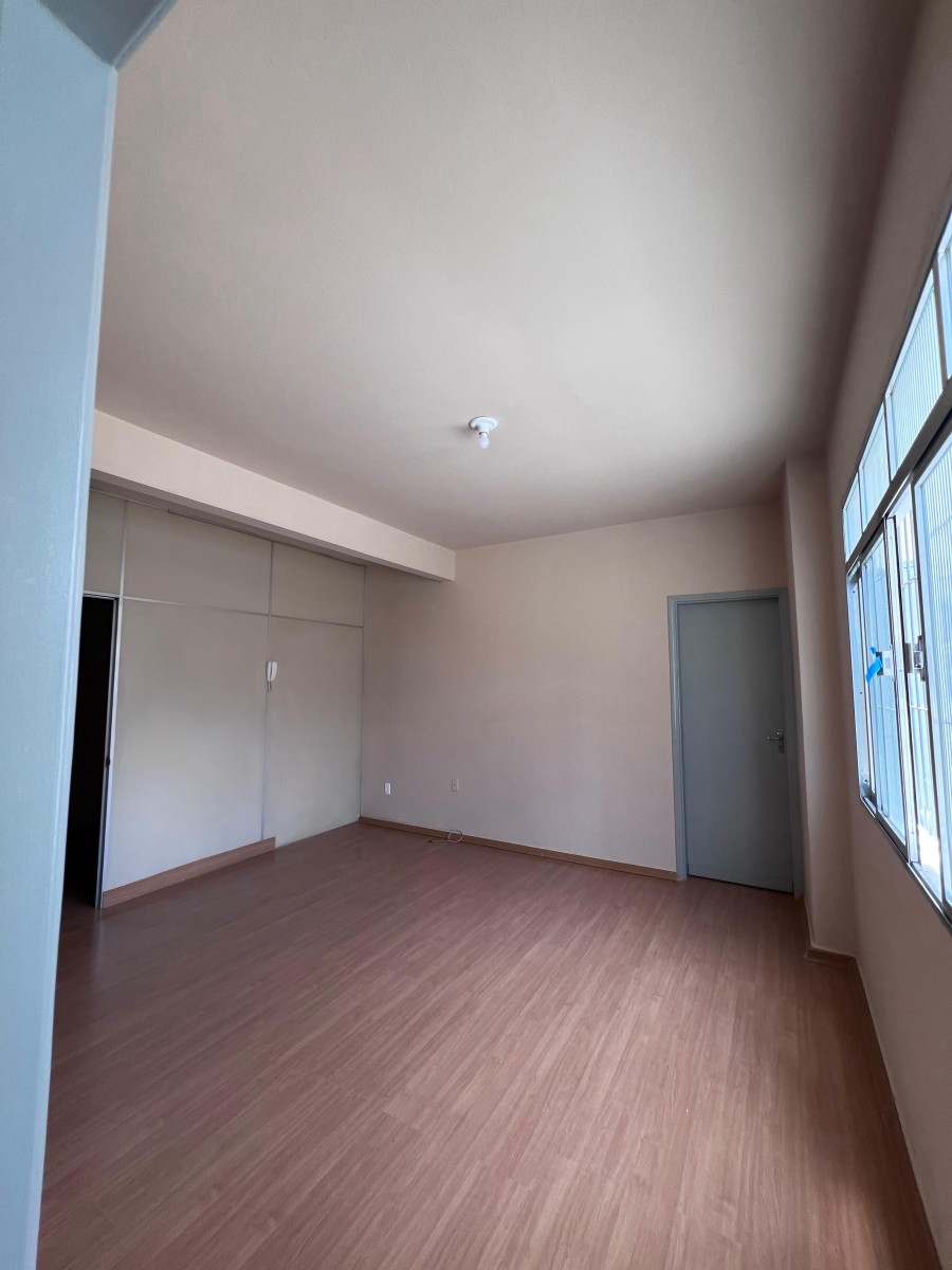 Sala Comercial à Venda no Centro de São Vicente - SP