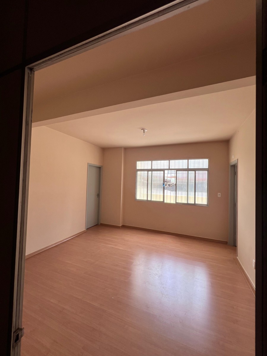 Sala Comercial à Venda no Centro de São Vicente - SP